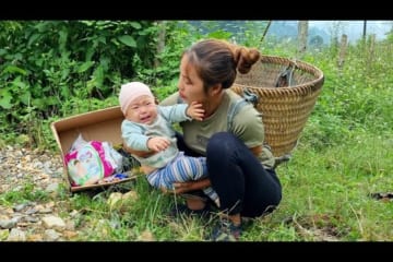 Picking eggplants to sell - on the way home - accidentally met a little girl abandoned by her mother