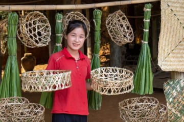 Process making BAMBOO BASKET goes to the market sell | Susan Daily Life