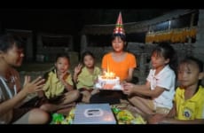 The kids wished me a happy birthday with cake - Crush and peel corn kernels with a handheld machine