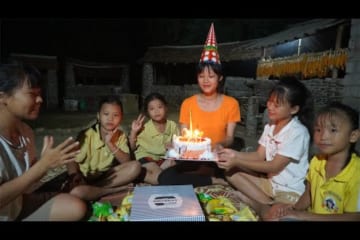 The kids wished me a happy birthday with cake - Crush and peel corn kernels with a handheld machine